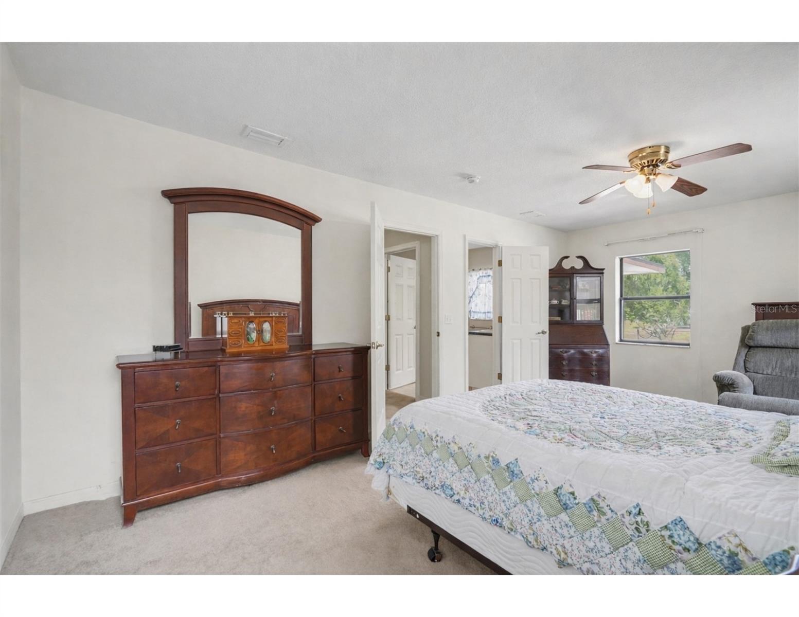 Image 16 of 27 For 909 Kanawha Street