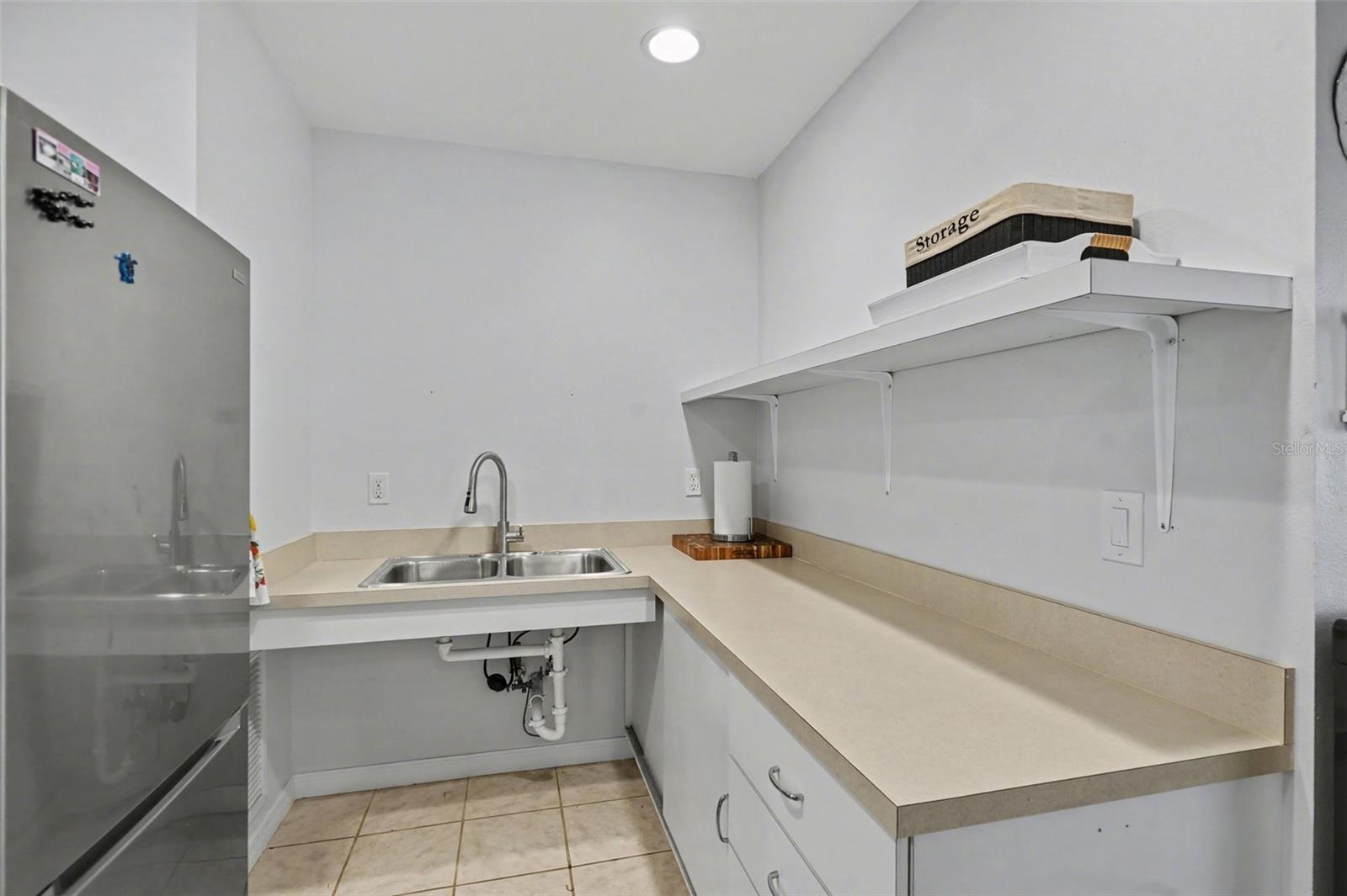 Image 18 of 27 For 909 Kanawha Street