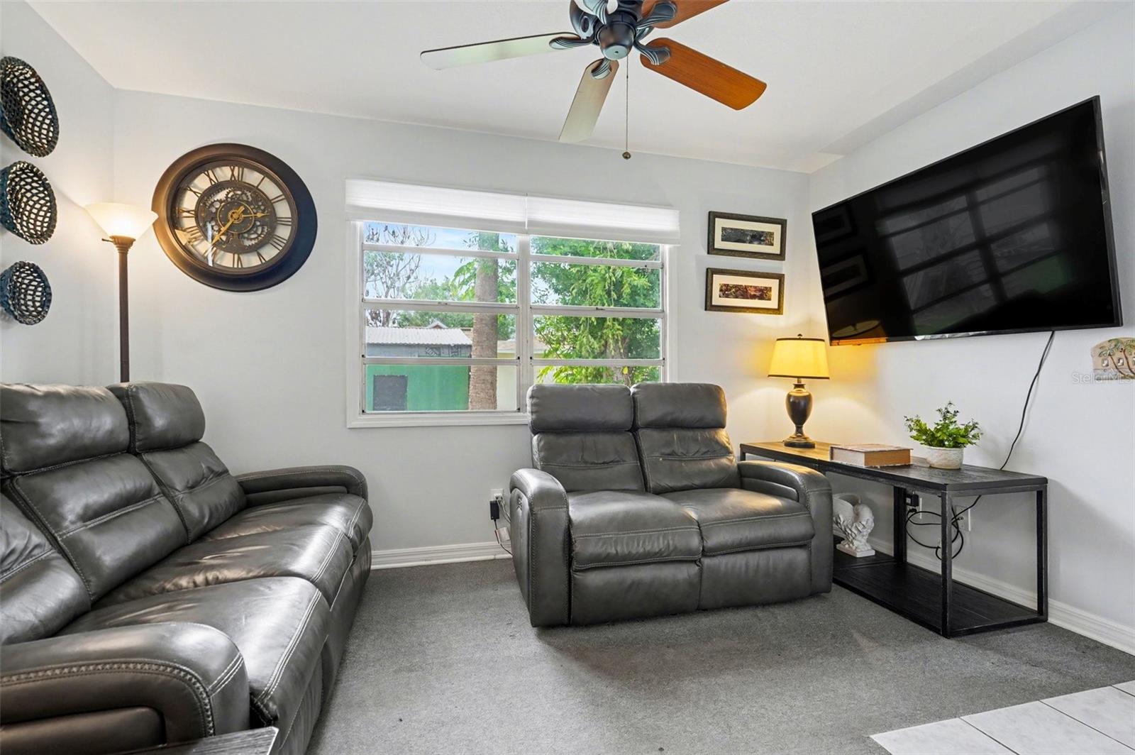 Image 21 of 27 For 909 Kanawha Street