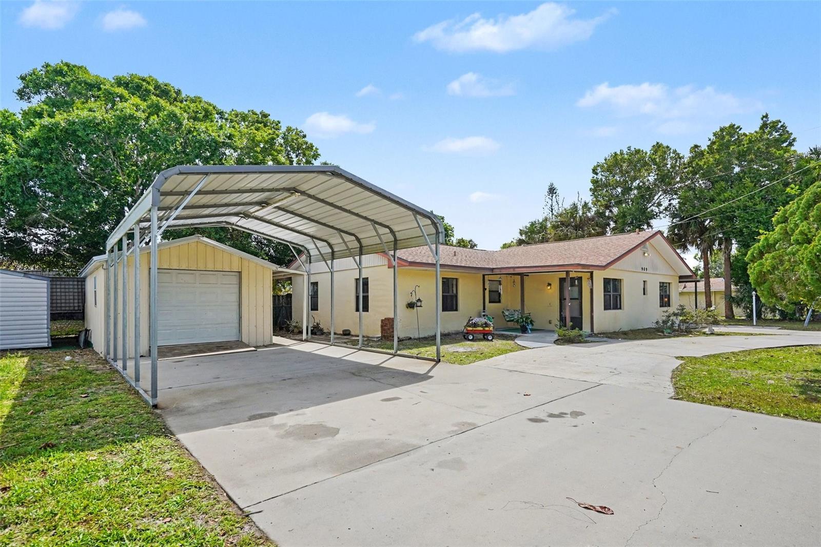 Image 3 of 27 For 909 Kanawha Street