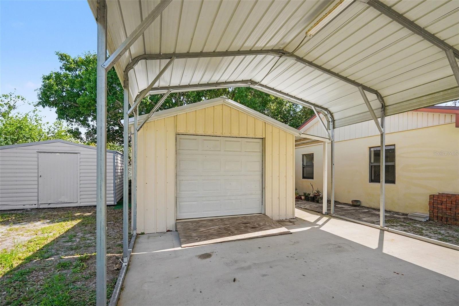 Image 4 of 27 For 909 Kanawha Street