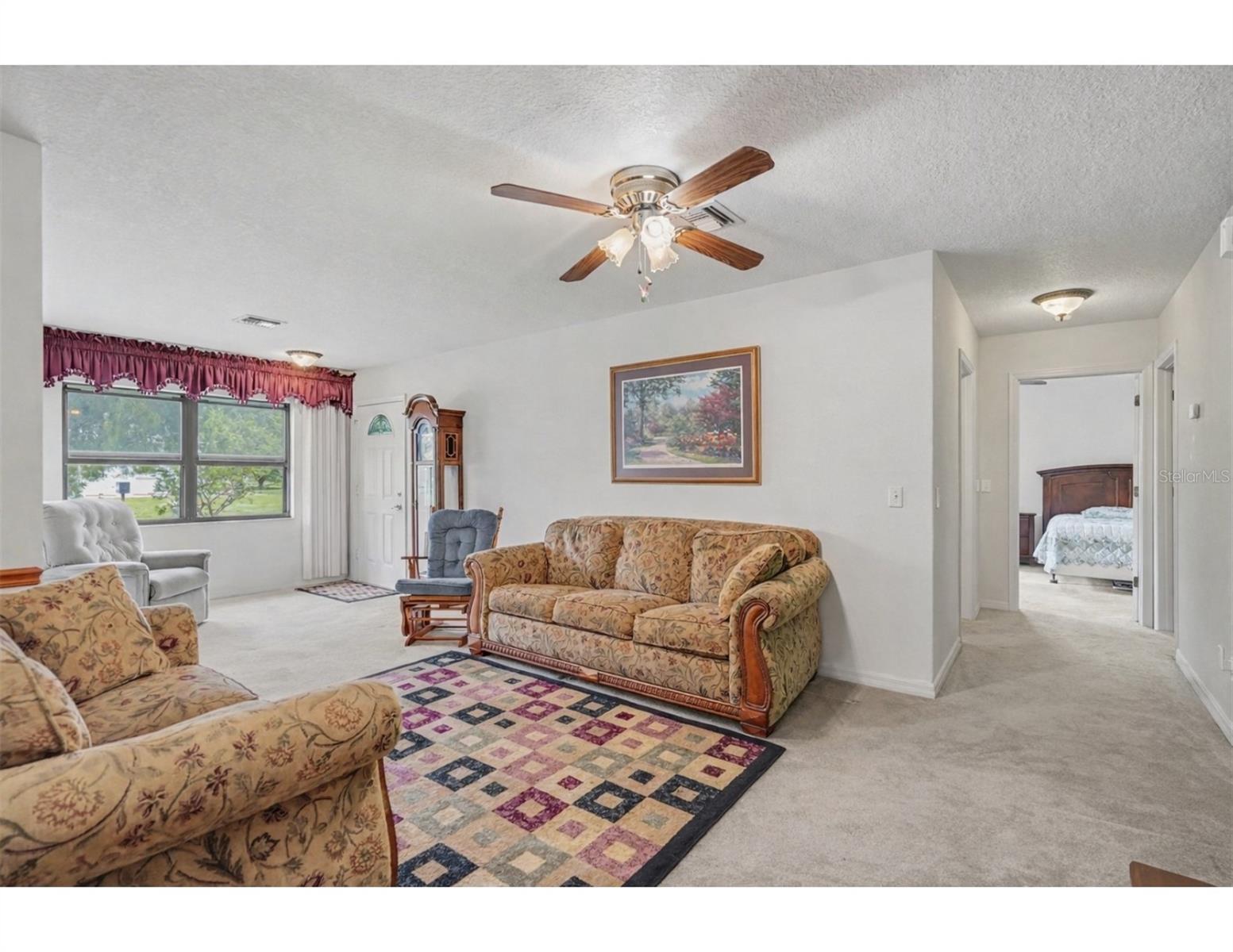 Image 6 of 27 For 909 Kanawha Street