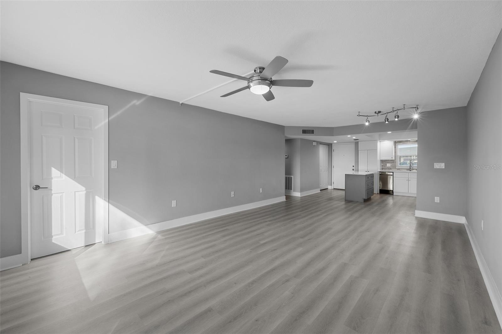 Image 11 of 61 For 4775 Cove Circle 103