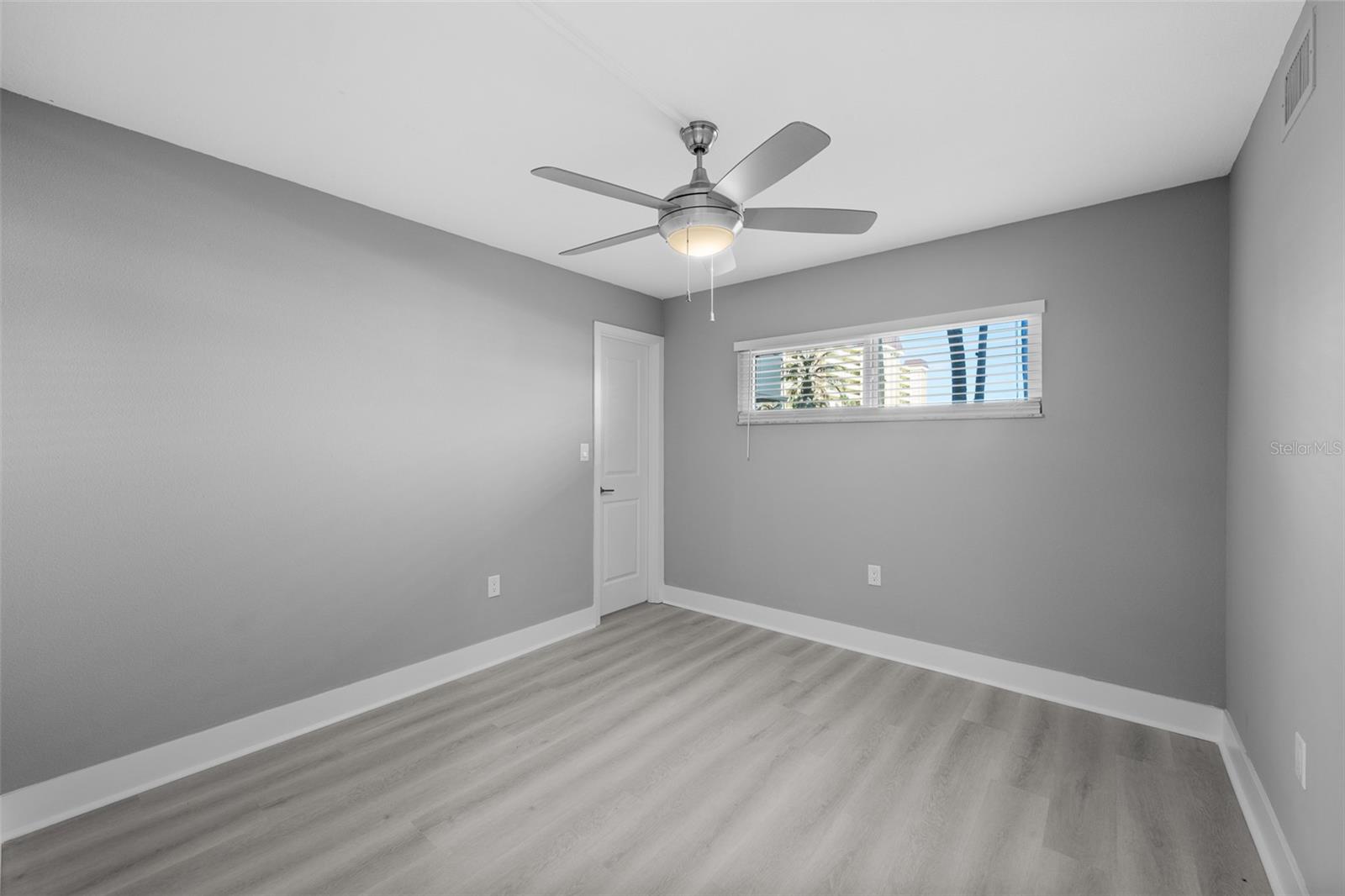 Image 15 of 61 For 4775 Cove Circle 103