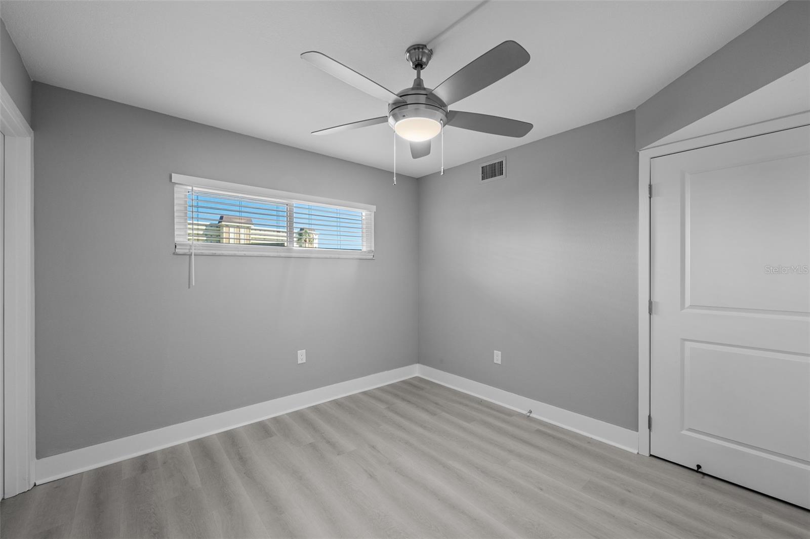 Image 18 of 61 For 4775 Cove Circle 103