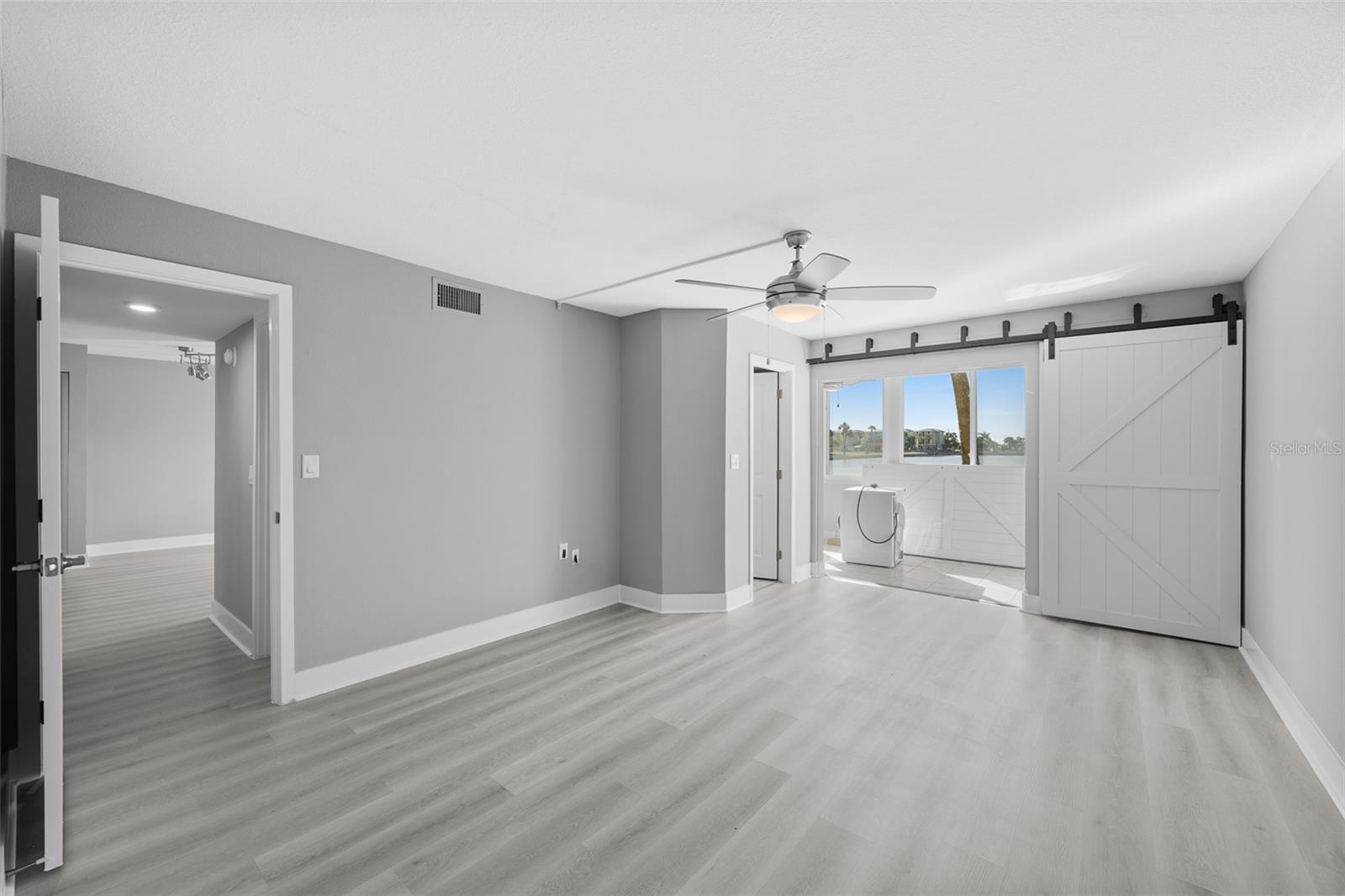 Image 22 of 61 For 4775 Cove Circle 103