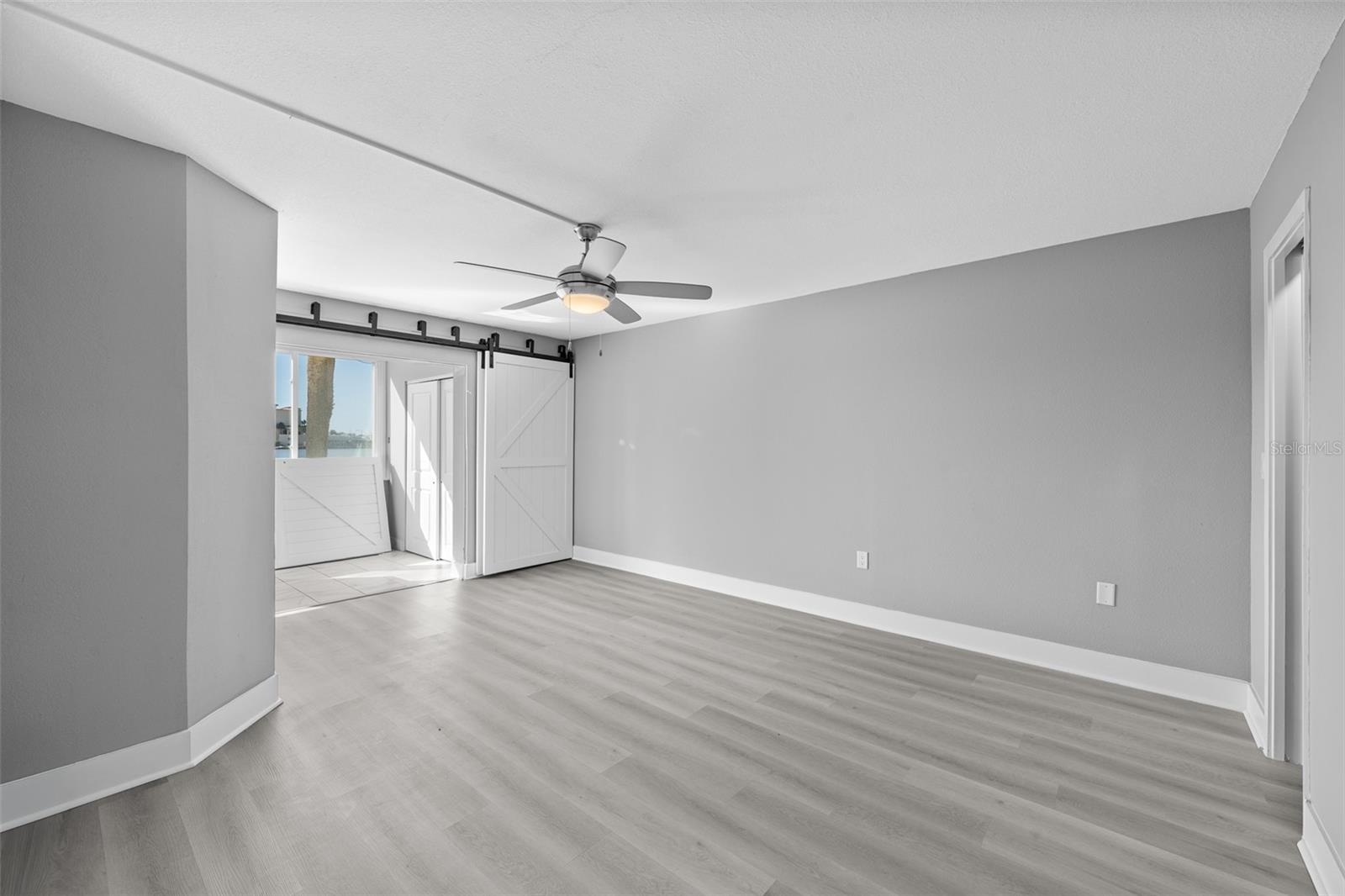 Image 23 of 61 For 4775 Cove Circle 103