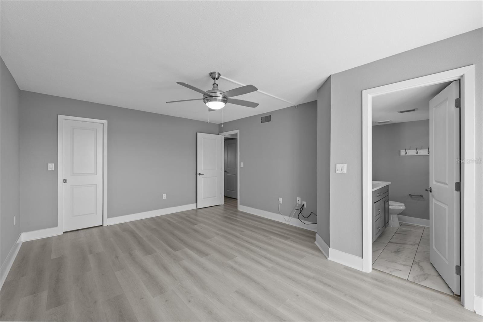 Image 24 of 61 For 4775 Cove Circle 103