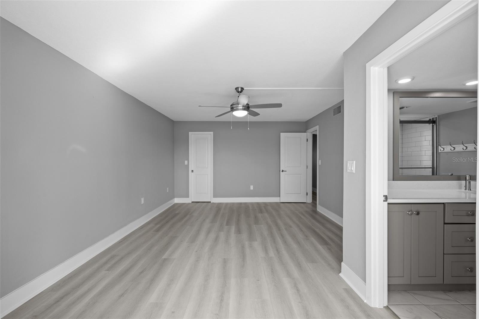 Image 25 of 61 For 4775 Cove Circle 103