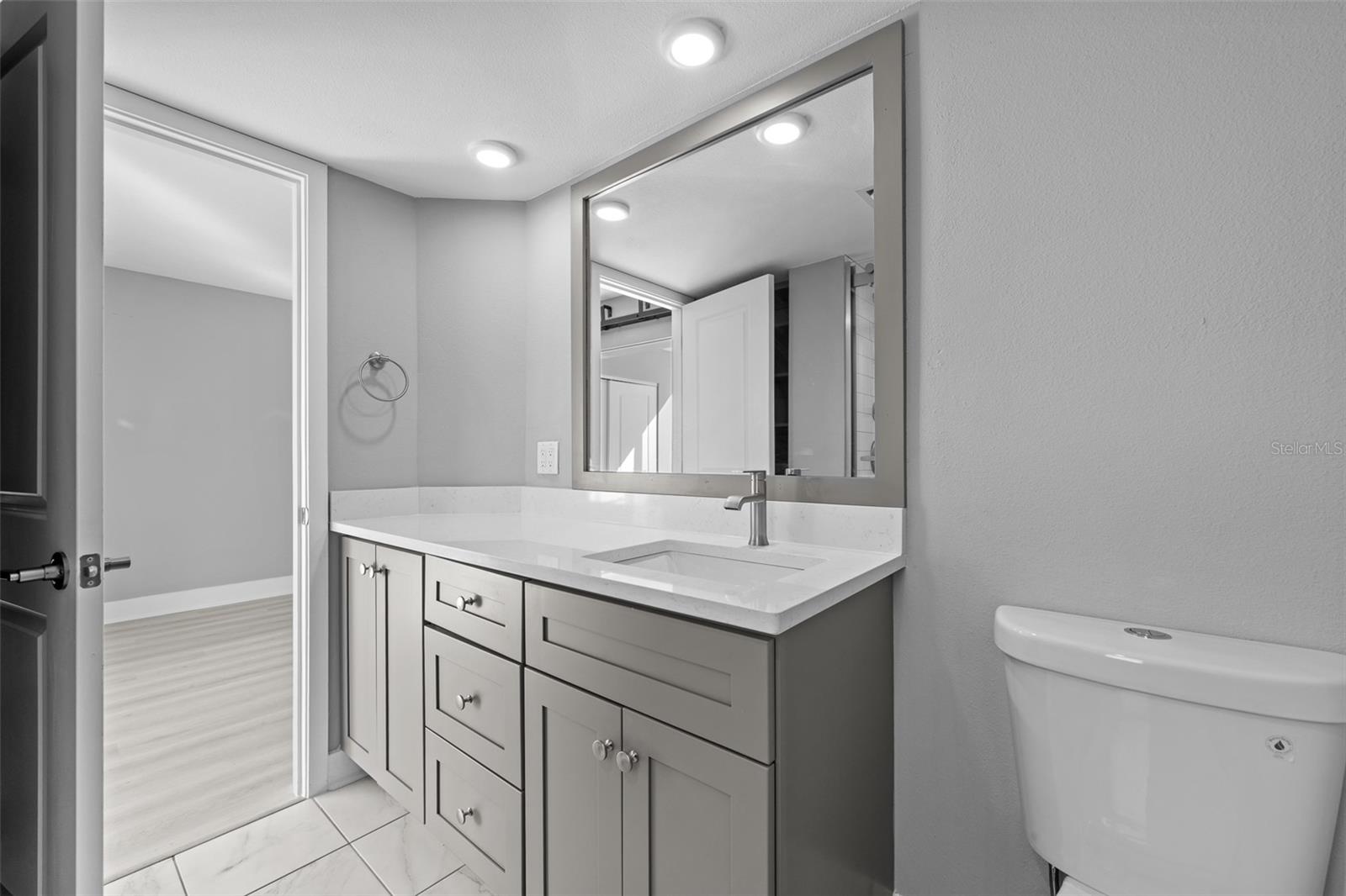 Image 28 of 61 For 4775 Cove Circle 103