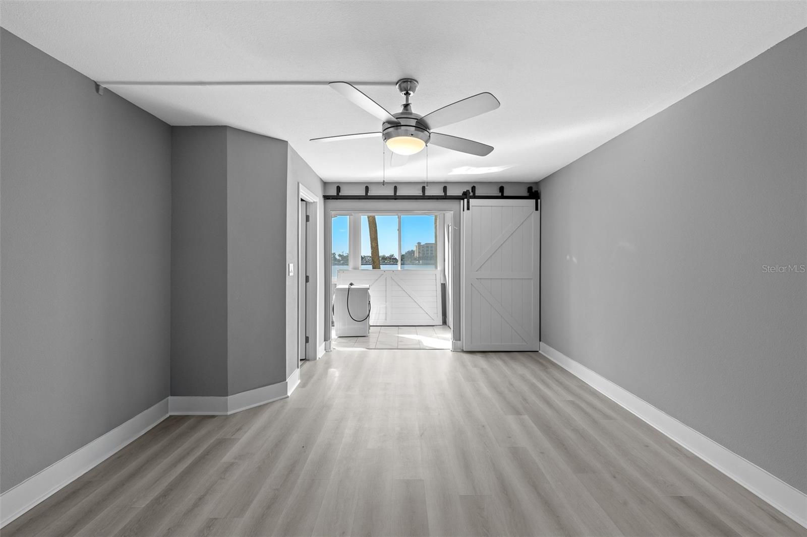 Image 30 of 61 For 4775 Cove Circle 103