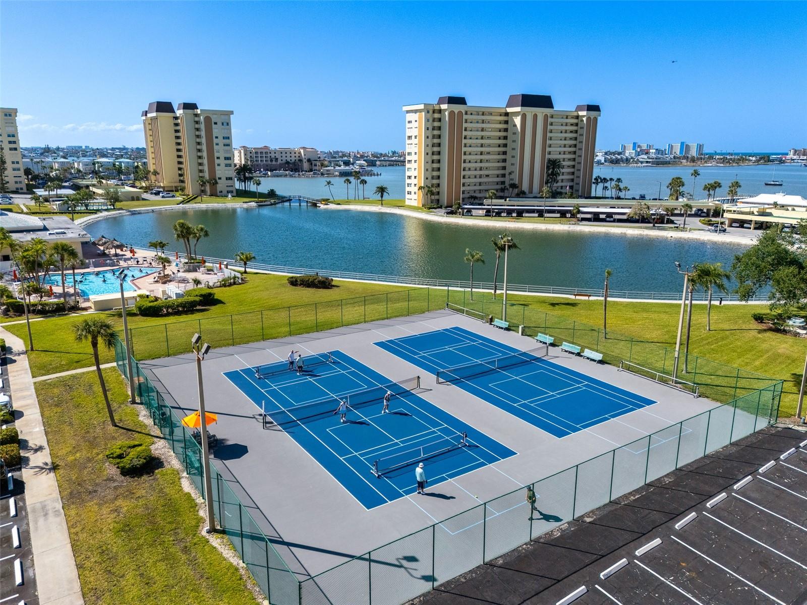 Image 39 of 61 For 4775 Cove Circle 103