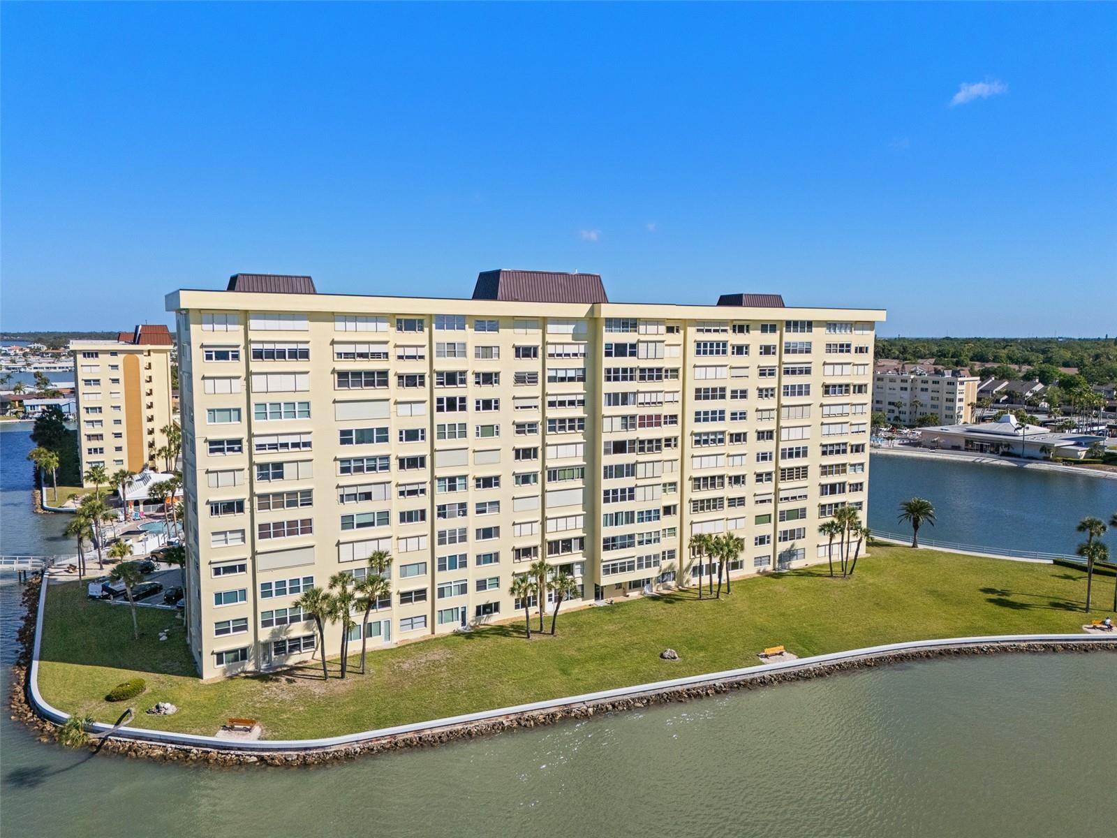 Image 44 of 61 For 4775 Cove Circle 103