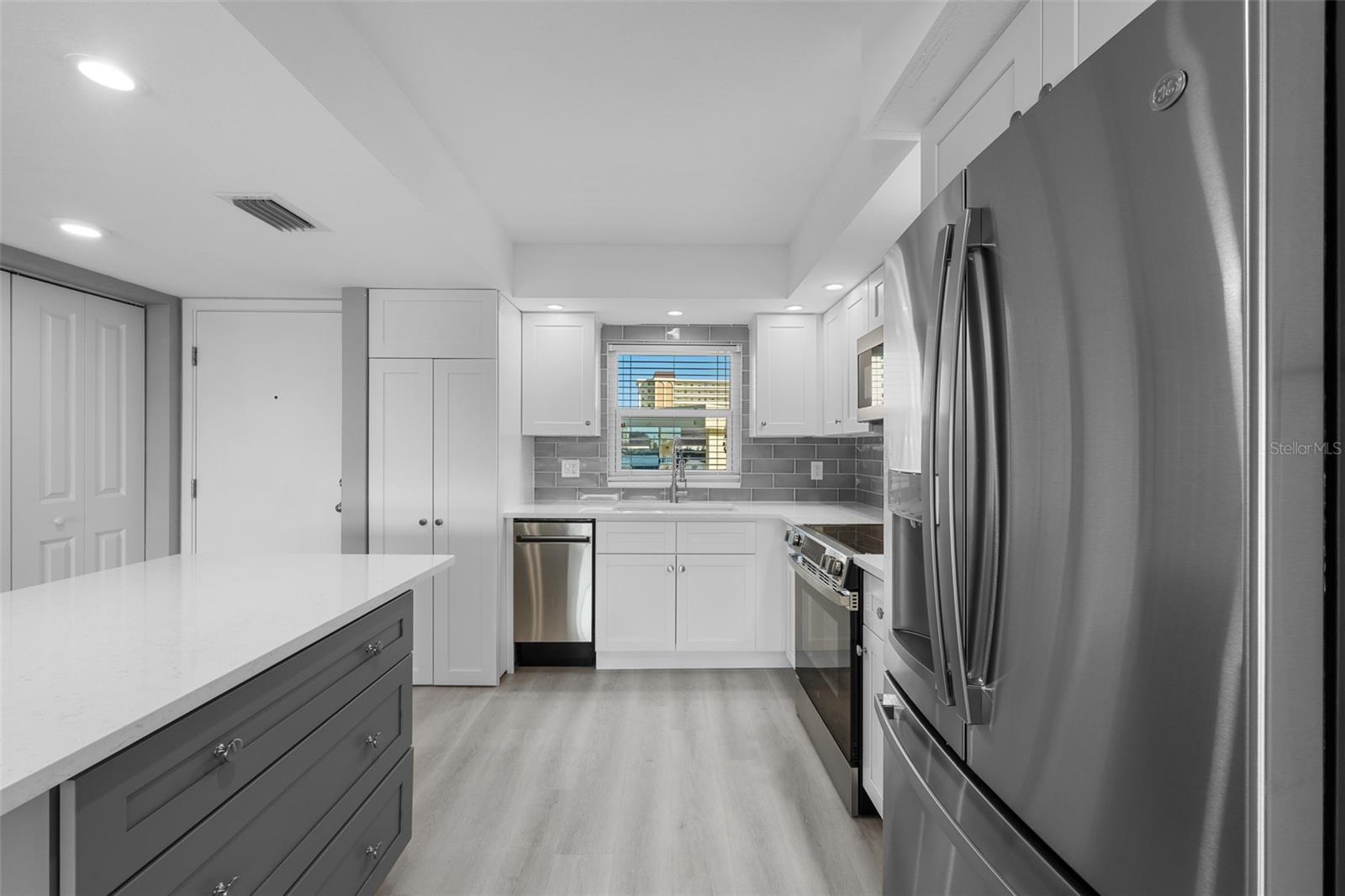 Image 5 of 61 For 4775 Cove Circle 103