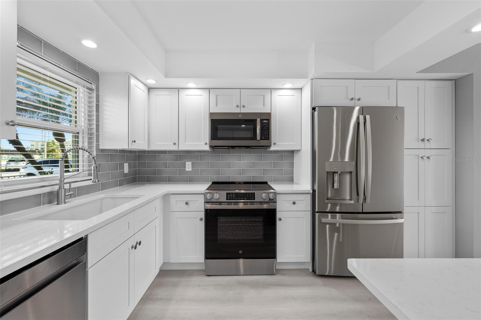 Image 6 of 61 For 4775 Cove Circle 103