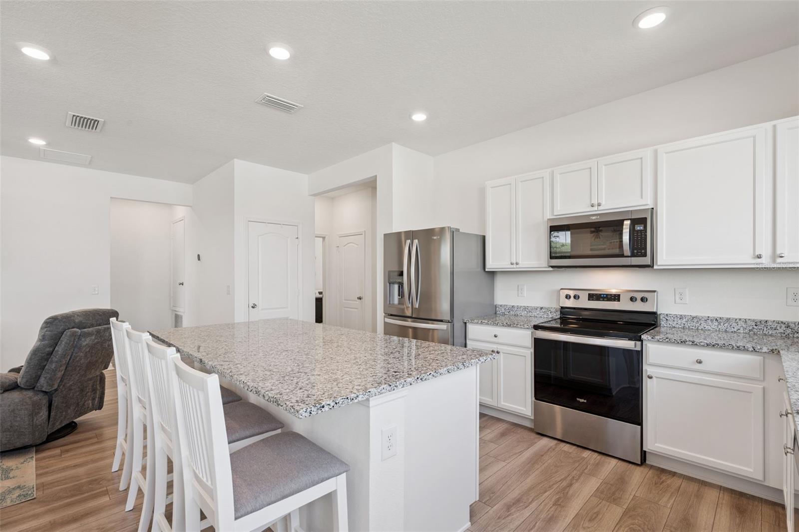 Image 15 of 64 For 1682 Littleleaf Boxwood Loop