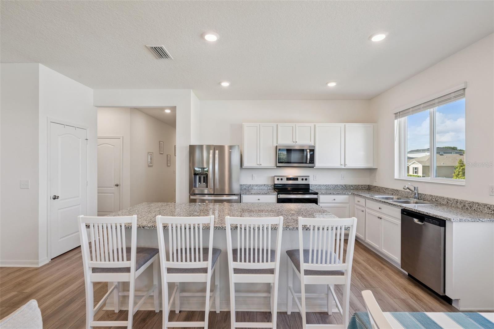 Image 19 of 64 For 1682 Littleleaf Boxwood Loop