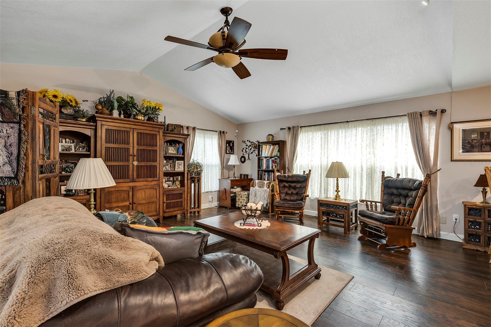 Image 14 of 34 For 406 Sterling Lake Dr