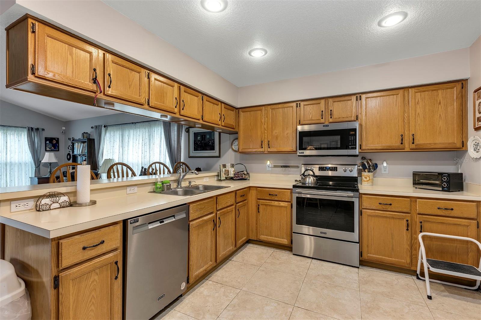 Image 18 of 34 For 406 Sterling Lake Dr