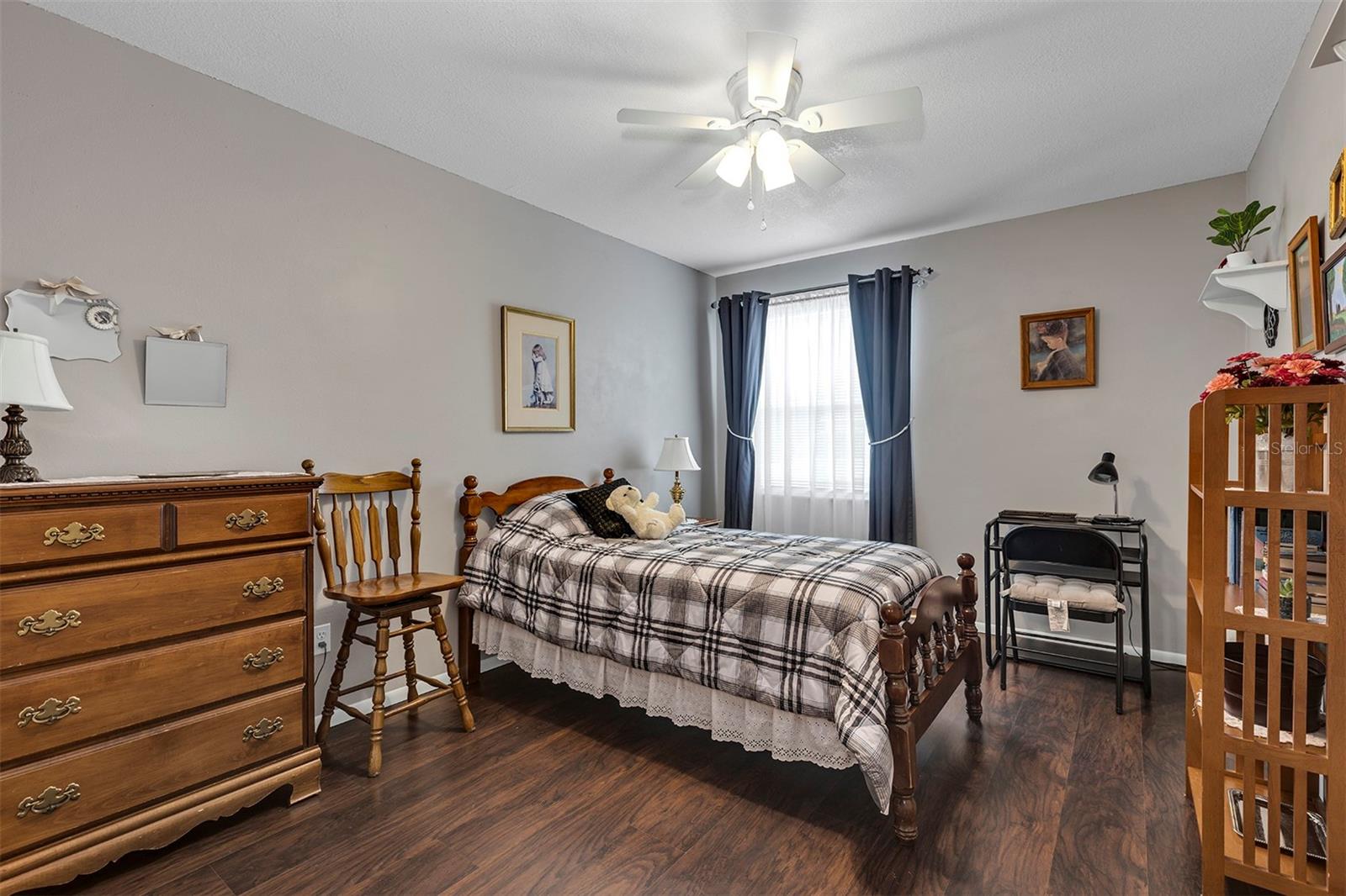 Image 27 of 34 For 406 Sterling Lake Dr