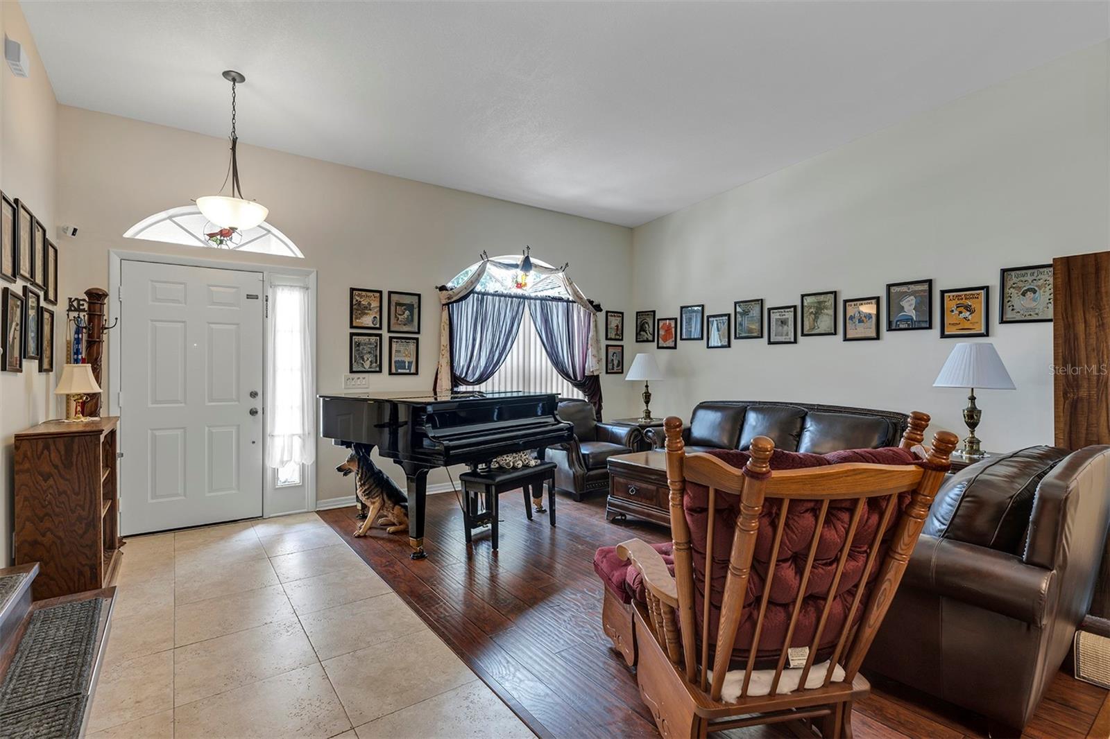 Image 4 of 34 For 406 Sterling Lake Dr