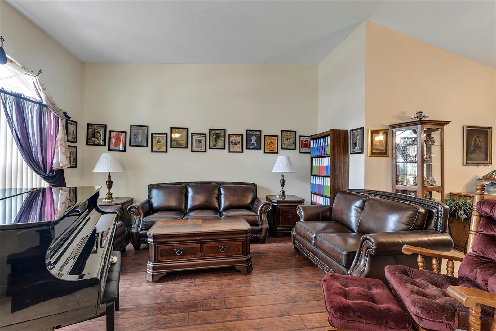 Image 5 of 34 For 406 Sterling Lake Dr