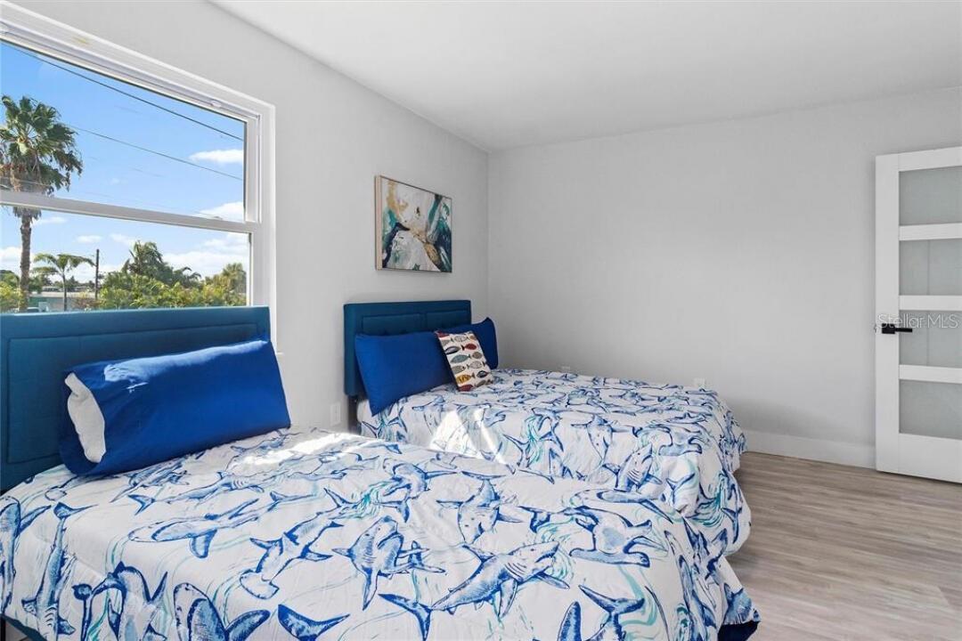 Image 9 of 42 For 307 161st Avenue