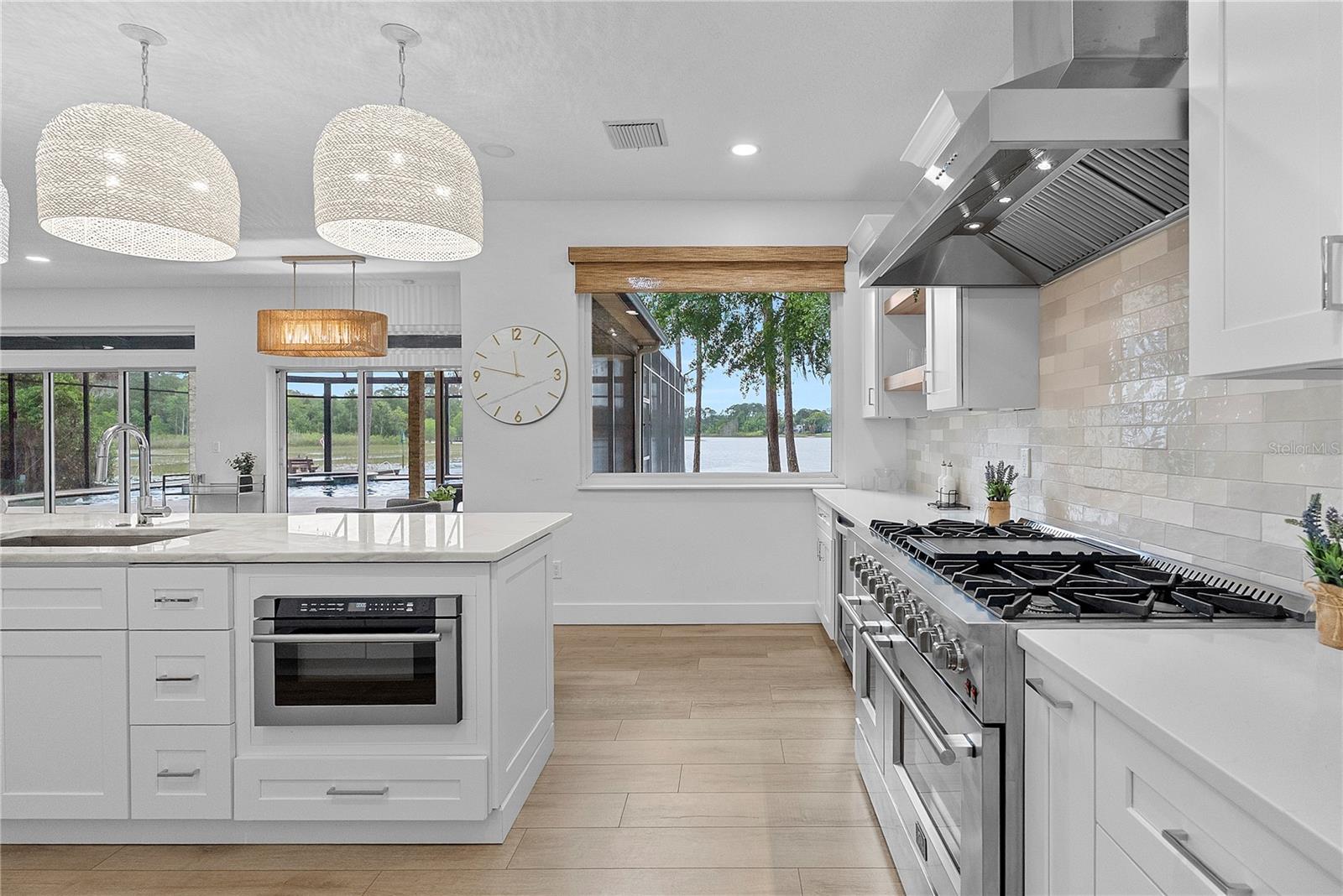 Image 15 of 57 For 281 Sunrise Point