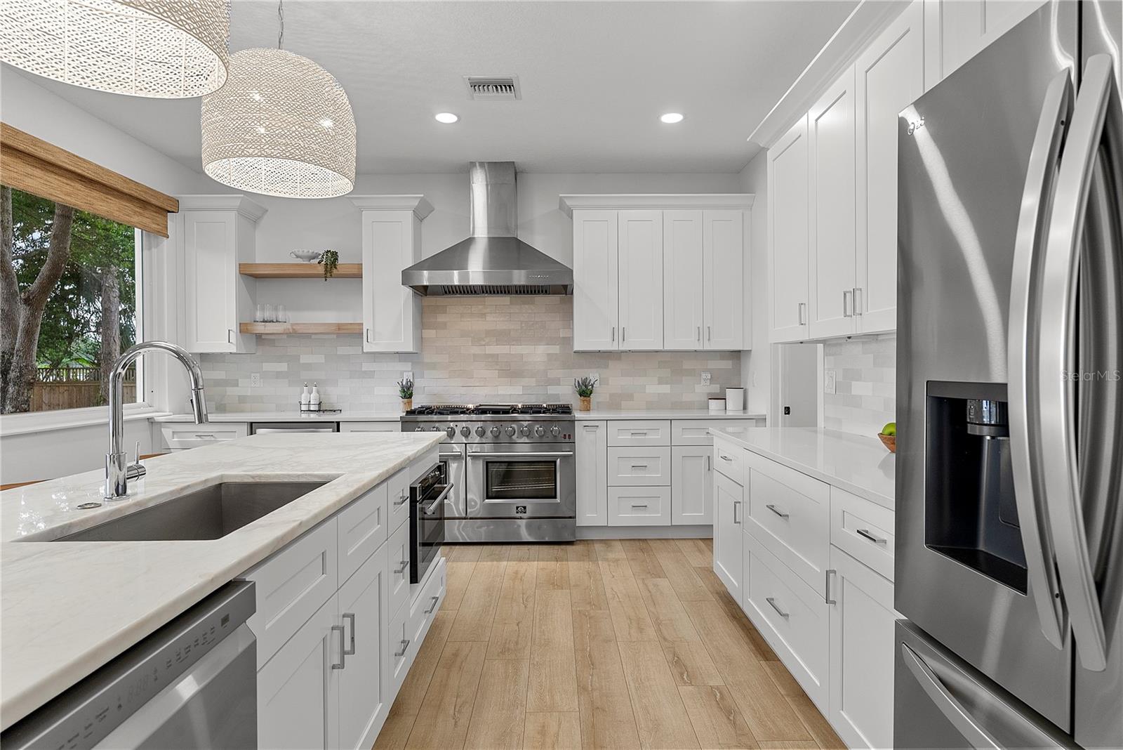 Image 18 of 57 For 281 Sunrise Point