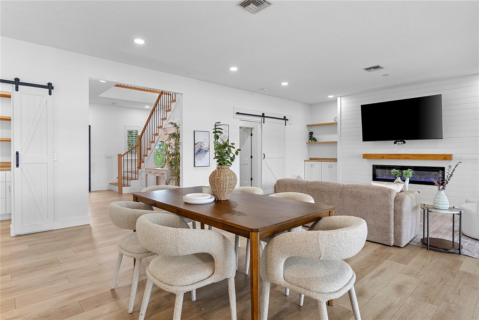 Image 20 of 57 For 281 Sunrise Point