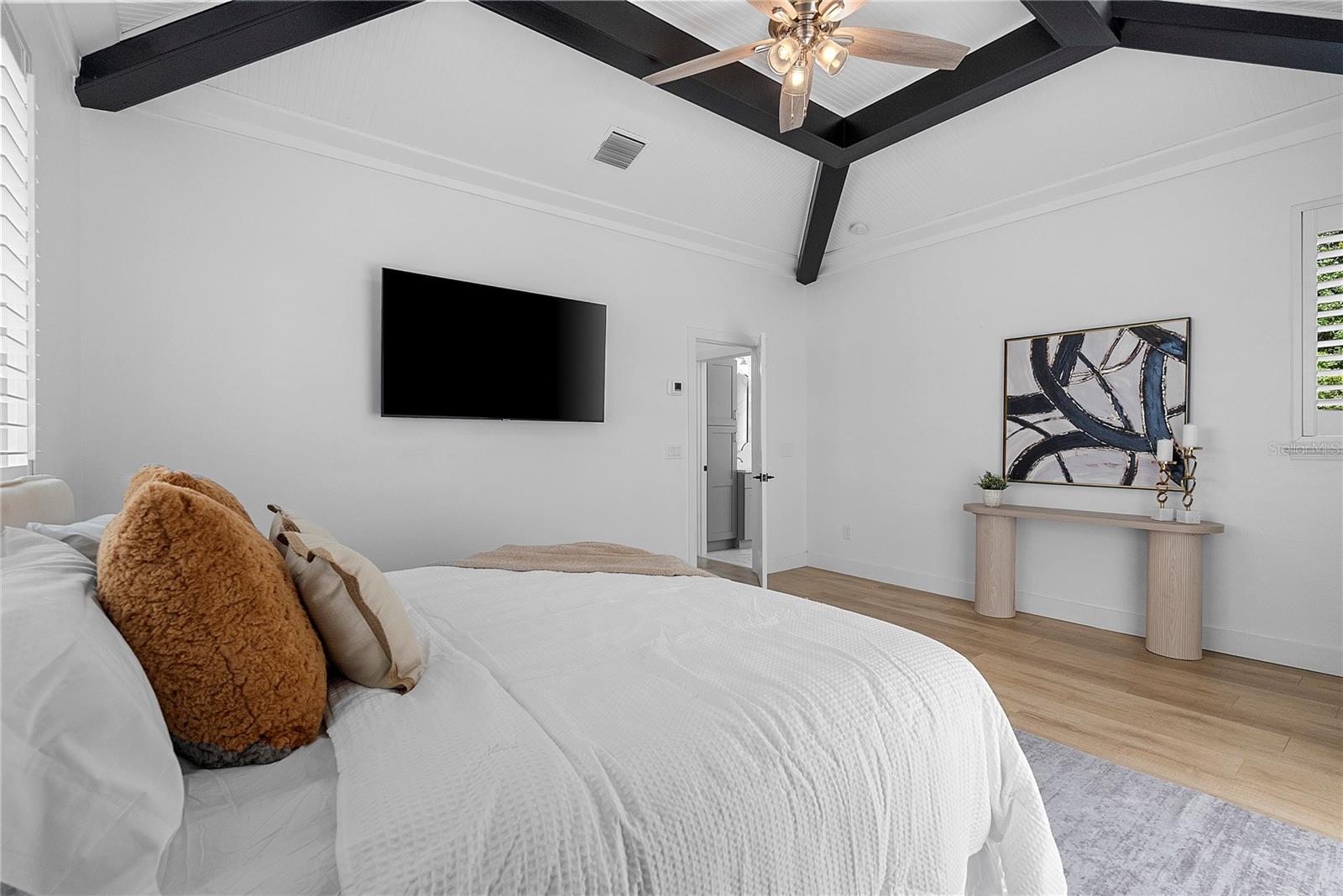 Image 31 of 57 For 281 Sunrise Point