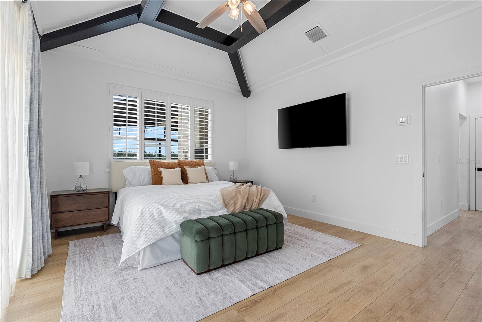 Image 32 of 57 For 281 Sunrise Point