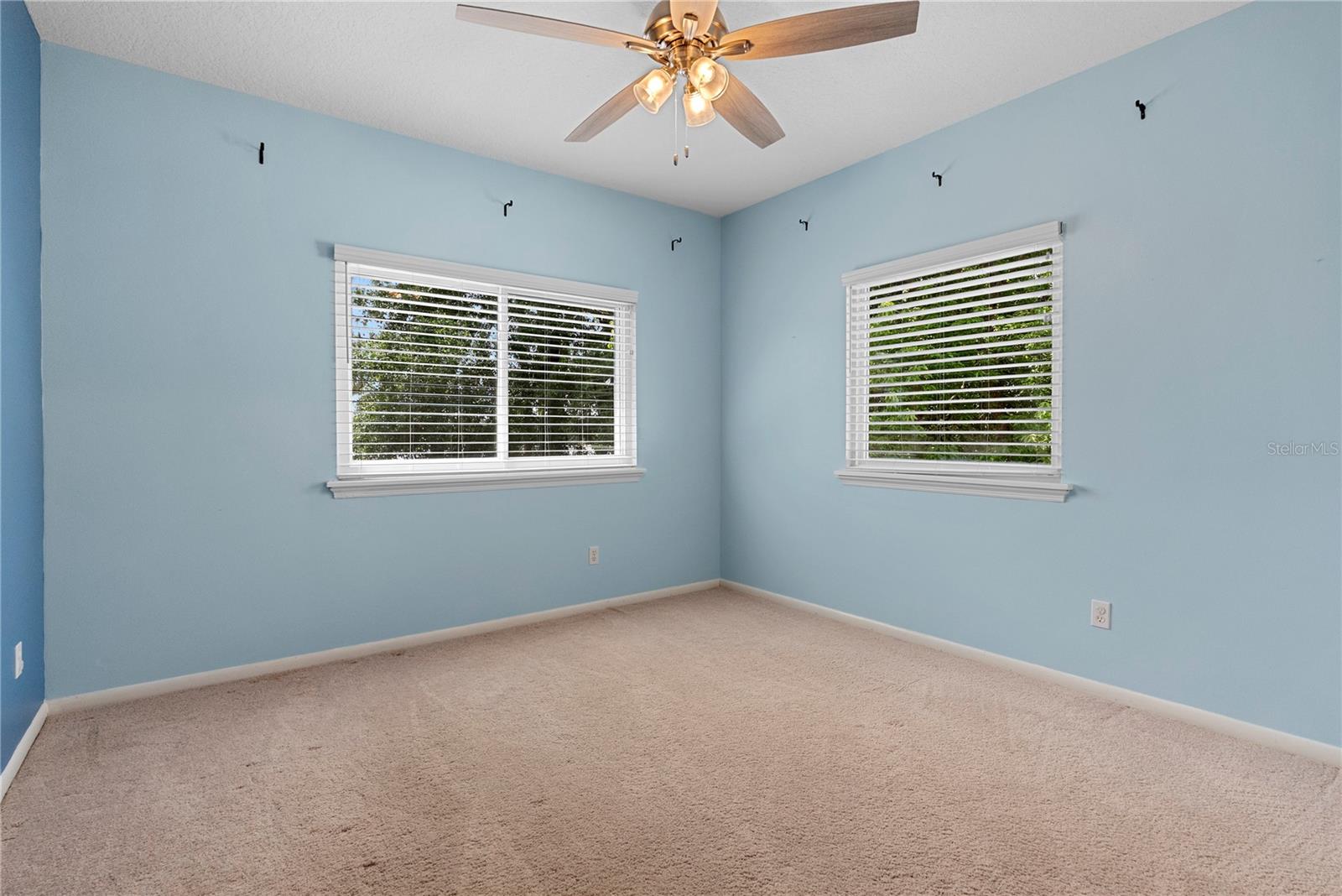 Image 40 of 57 For 281 Sunrise Point