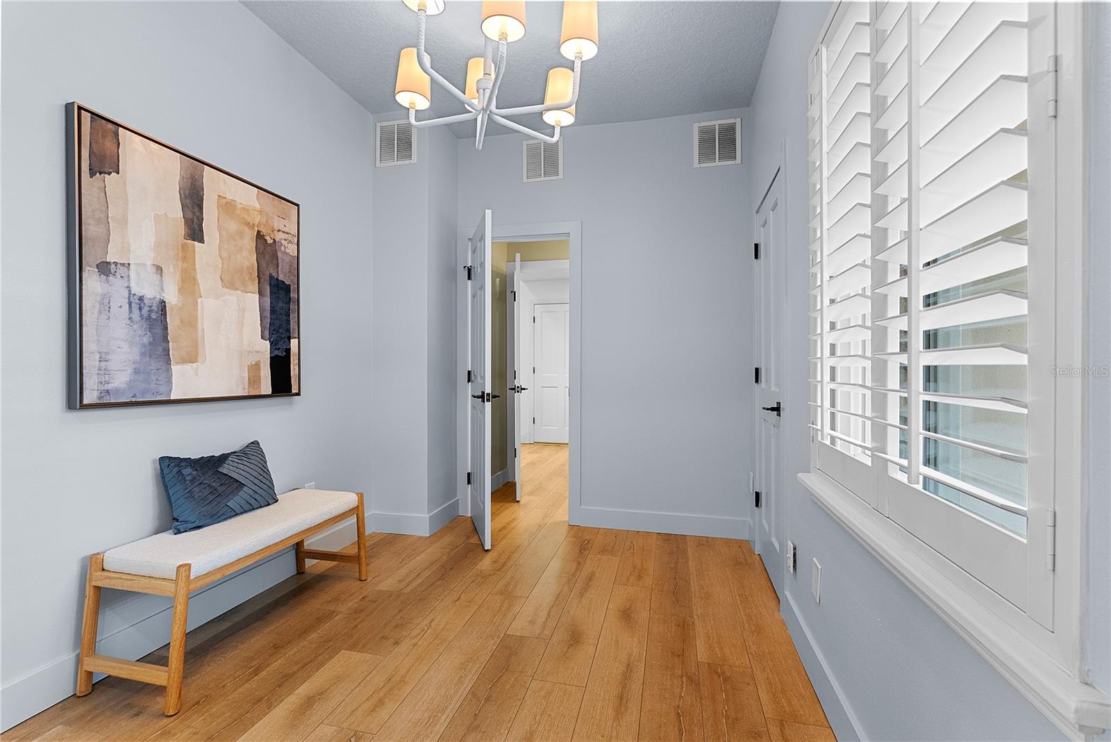 Image 9 of 57 For 281 Sunrise Point