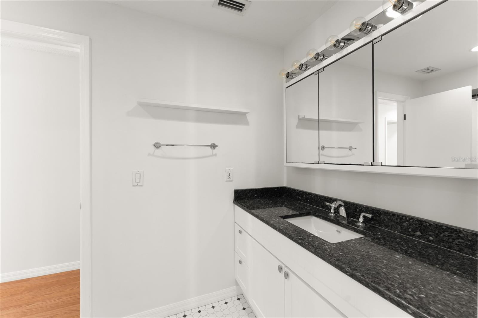 Image 21 of 38 For 1210 Fairway Dr