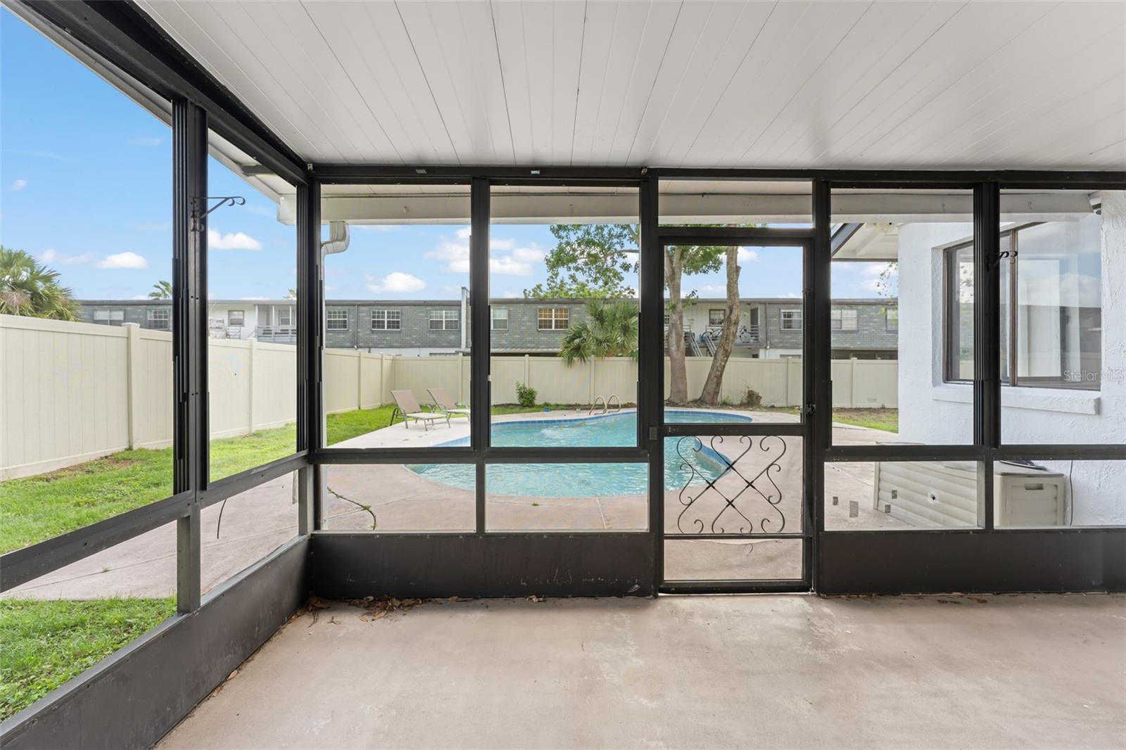 Image 30 of 38 For 1210 Fairway Dr