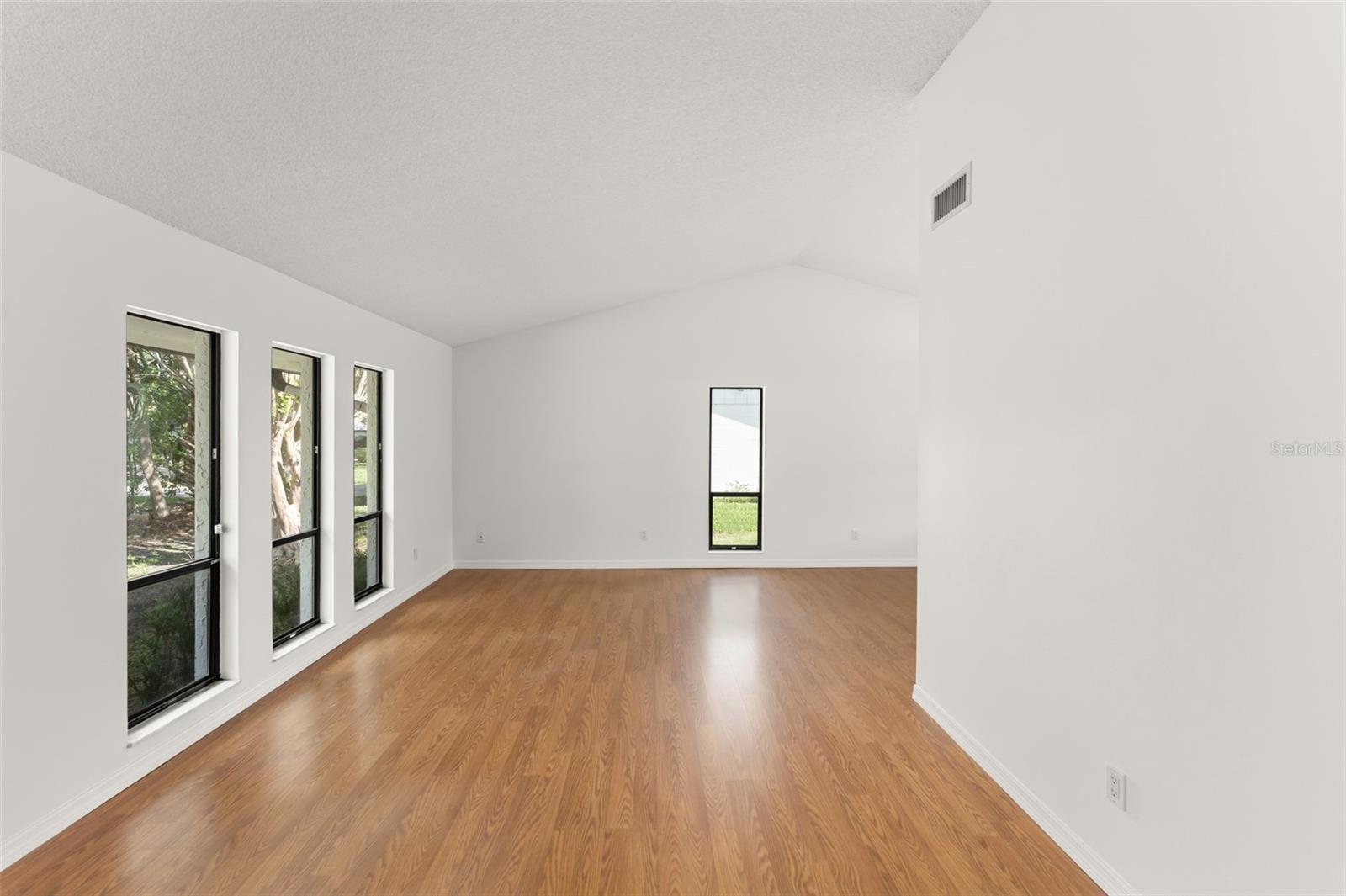 Image 5 of 38 For 1210 Fairway Dr