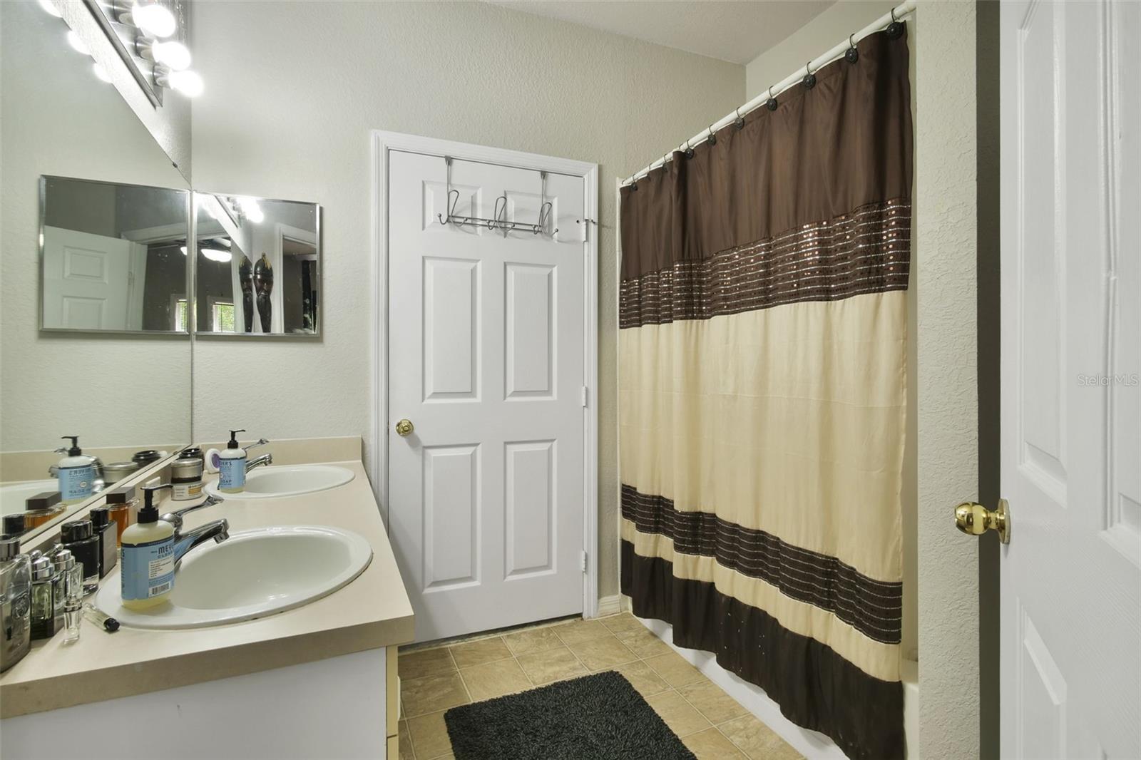 Image 10 of 28 For 3615 Conroy Road 614