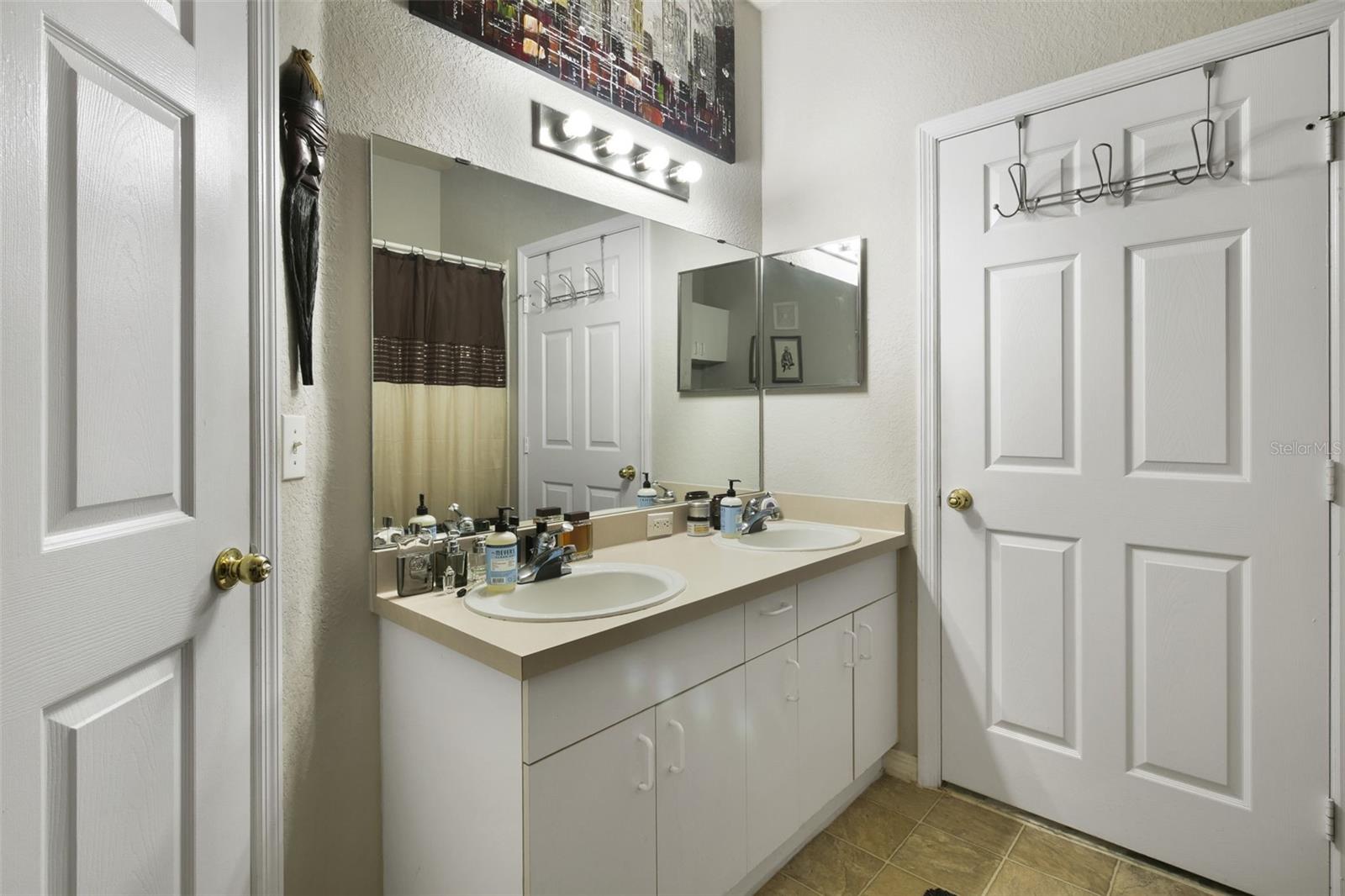 Image 11 of 28 For 3615 Conroy Road 614