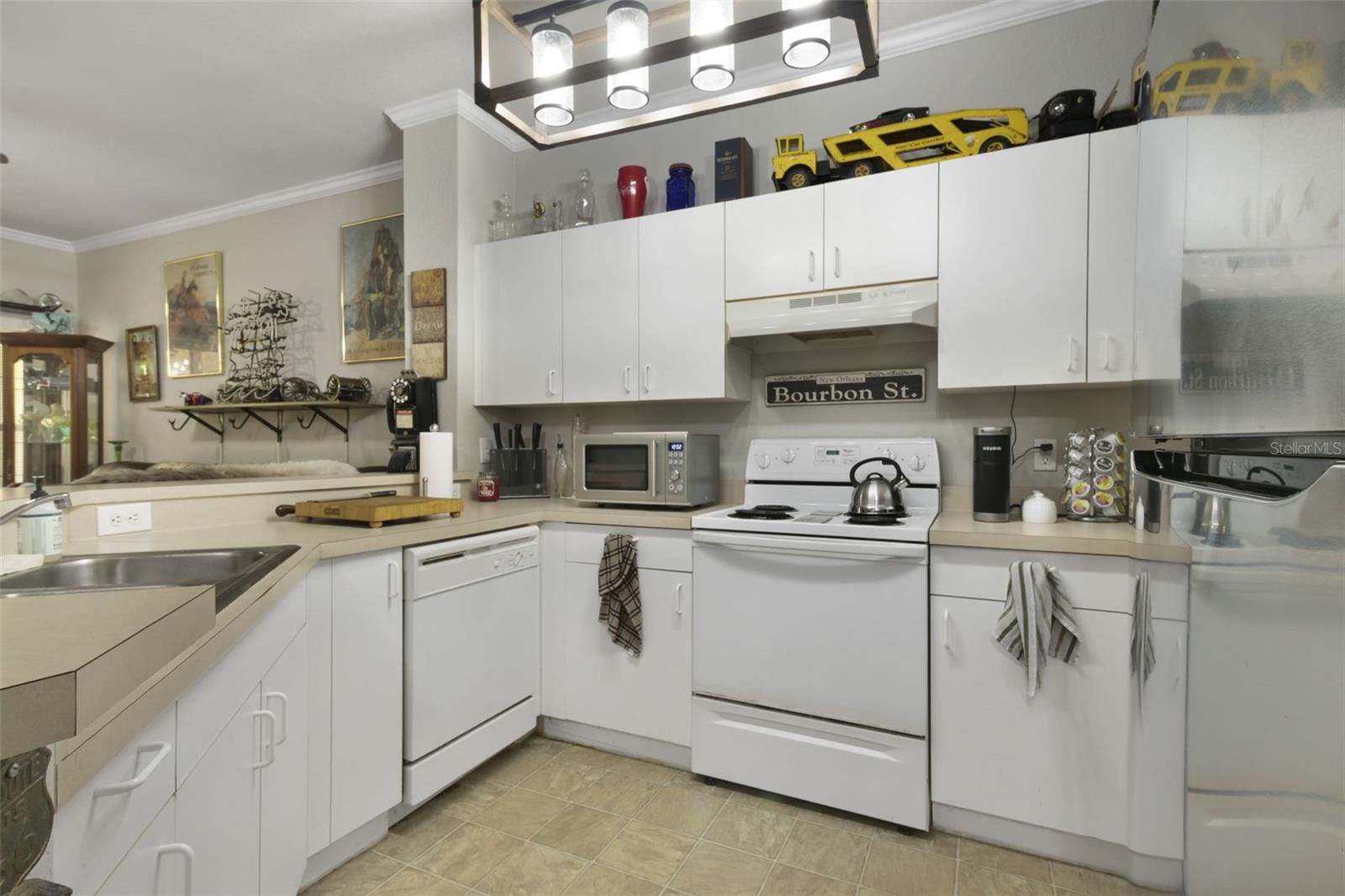 Image 5 of 28 For 3615 Conroy Road 614