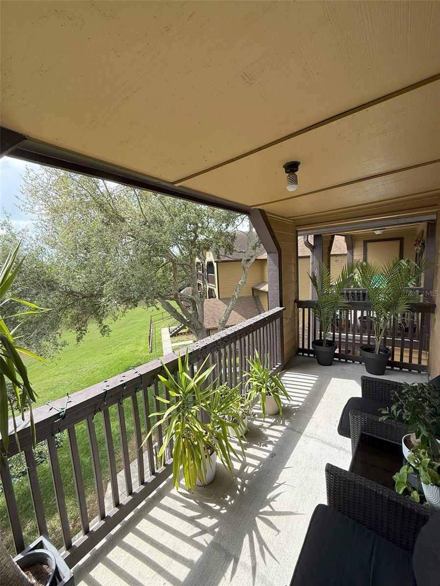 Image 19 of 29 For 355 Lakepointe Drive 304