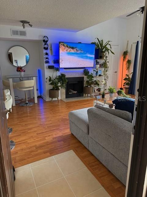 Image 6 of 29 For 355 Lakepointe Drive 304