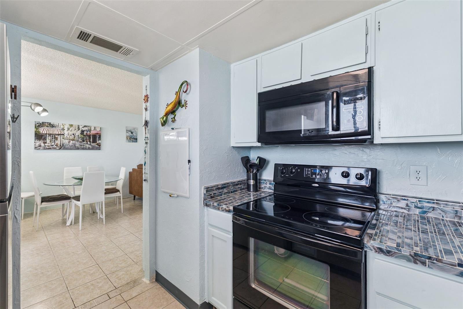 Image 18 of 55 For 2727 Atlantic Avenue 6190