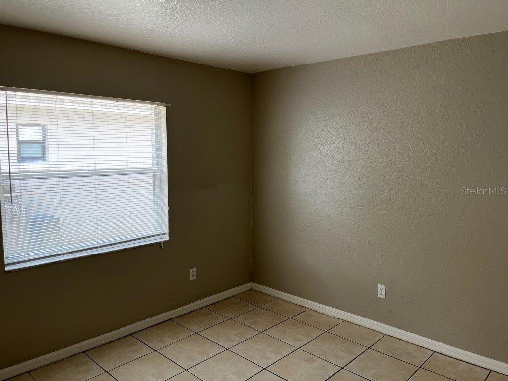 Image 14 of 19 For 354 Pearlwood Street