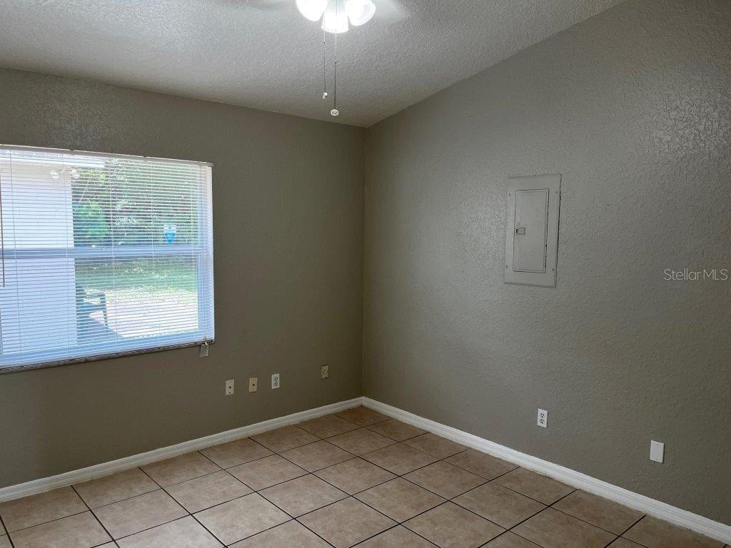 Image 17 of 19 For 354 Pearlwood Street