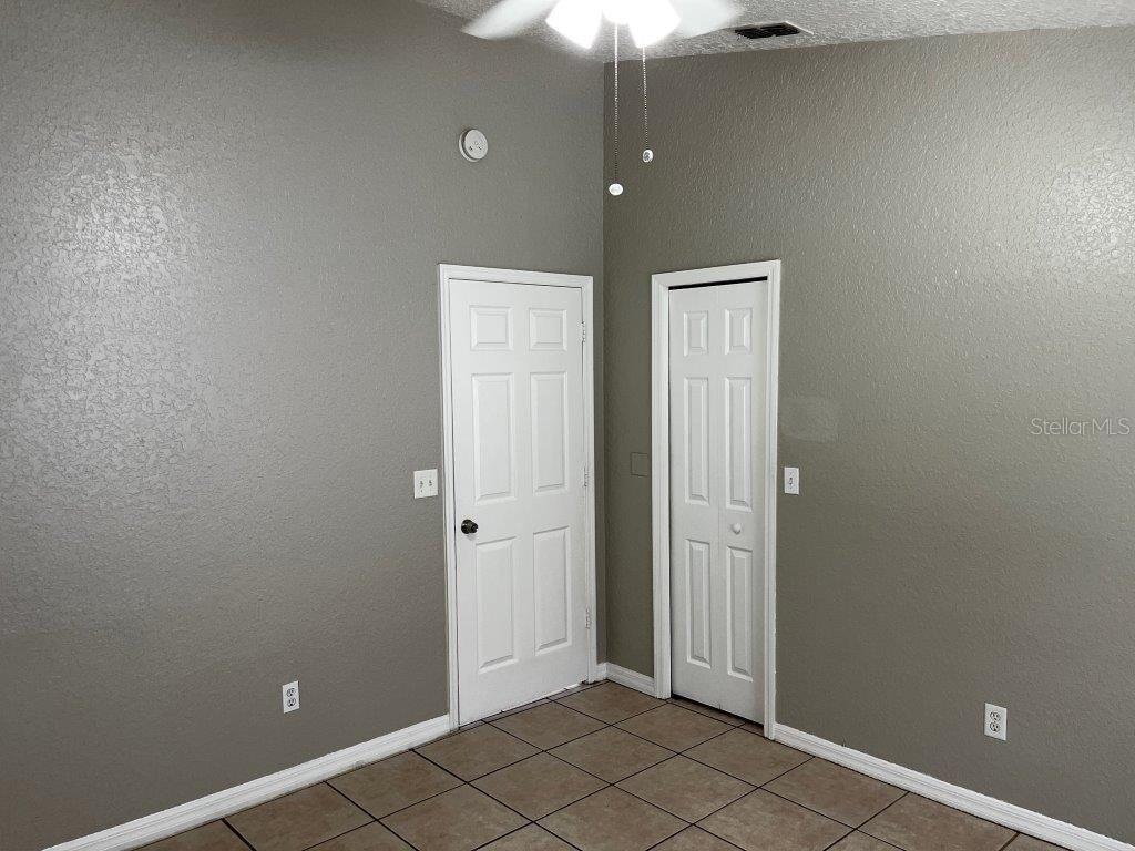 Image 18 of 19 For 354 Pearlwood Street