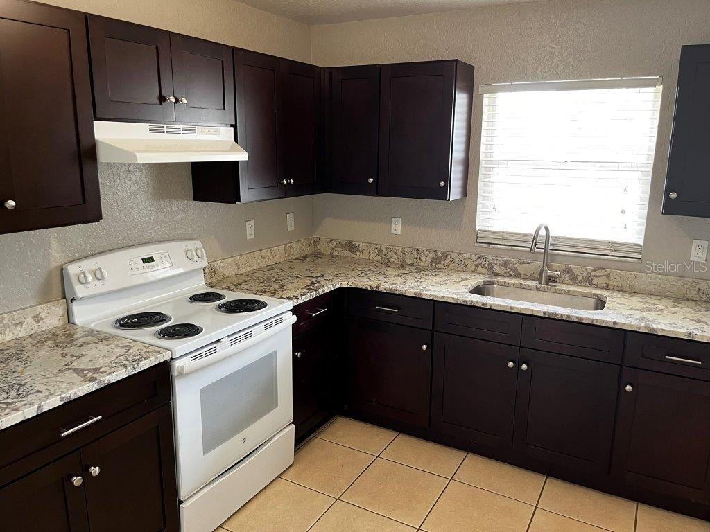 Image 3 of 19 For 354 Pearlwood Street