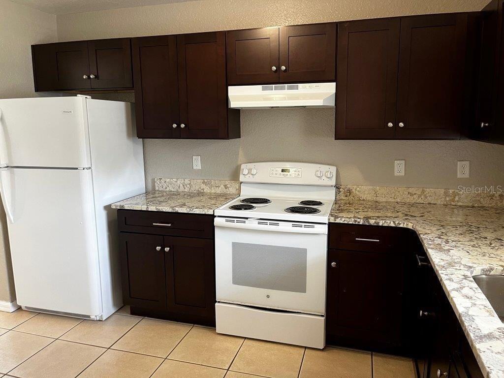 Image 4 of 19 For 354 Pearlwood Street