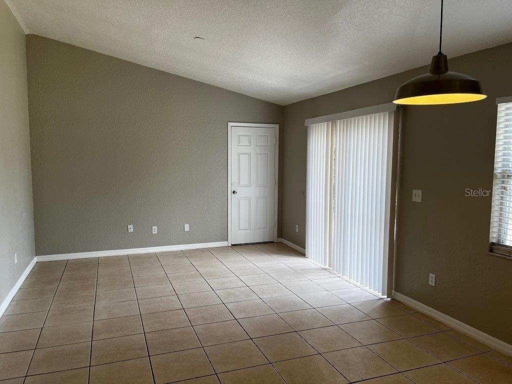 Image 5 of 19 For 354 Pearlwood Street