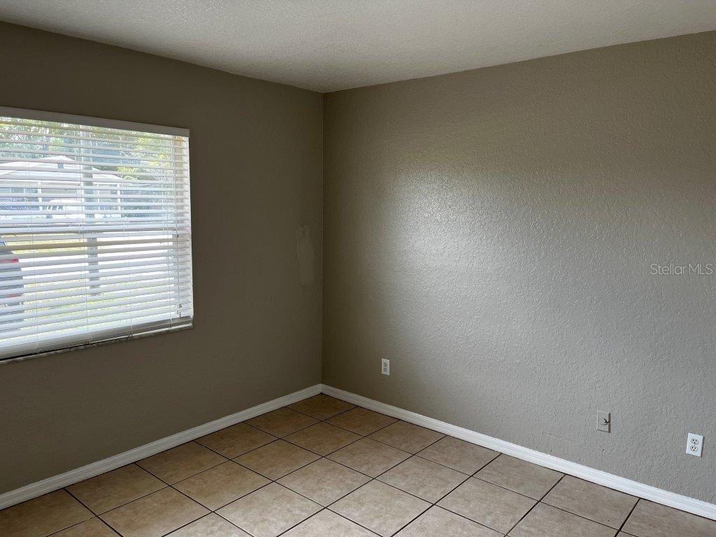 Image 7 of 19 For 354 Pearlwood Street